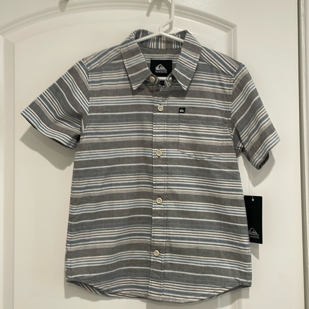 NWT Boys Quiksilver Shirt.  Size 6.